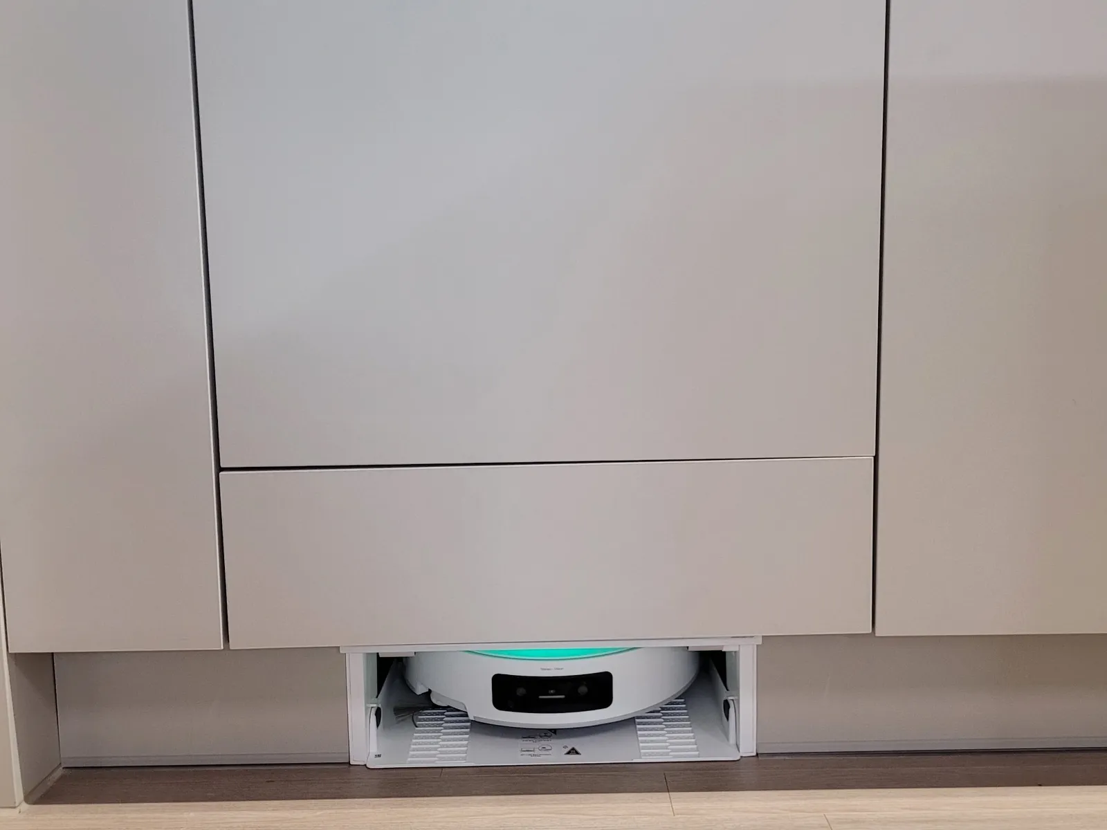 로봇청소기 붙박이장 제작